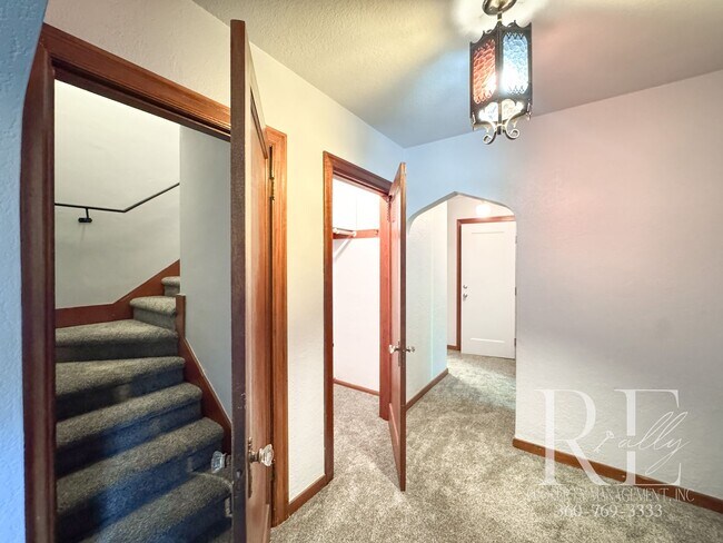 Foto del edificio - Waterfront Tudor | Private, Vintage Charm with Casita