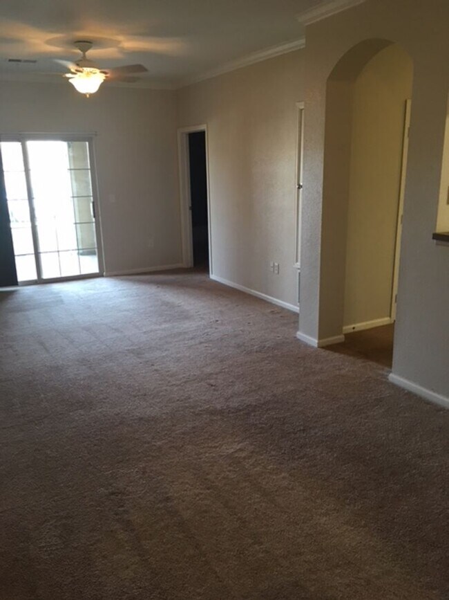 Foto del edificio - Comfort & Convenience at Fossil Creek | Bright 2-Bedroom Condo