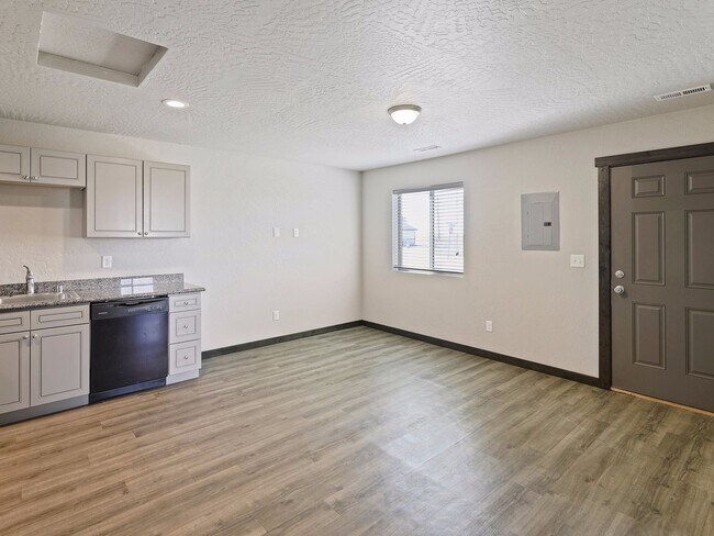 Building Photo - 13908 W Bergen Dr
