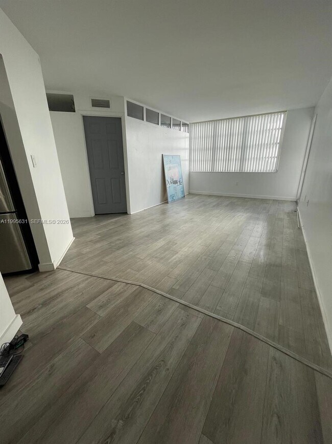 Foto del edificio - 2750 NE 183rd St