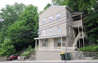 Building Photo - 3-7 Maple St