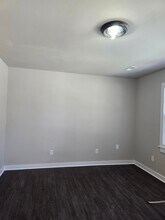 Building Photo - 443 Hilltop Dr