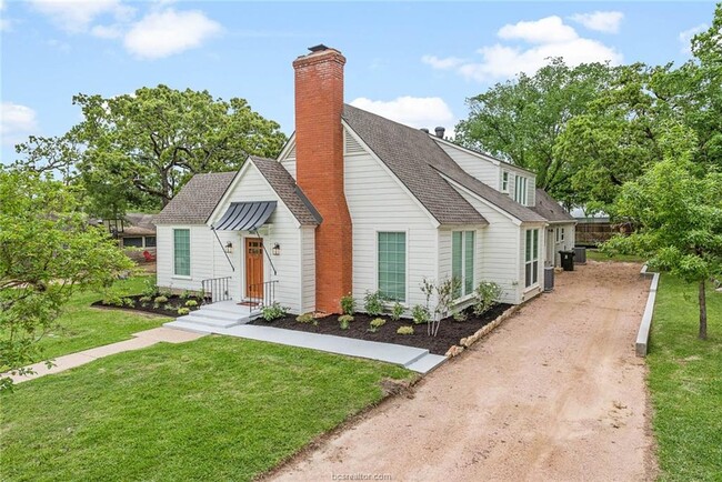 Building Photo - 502 E Brookside Dr