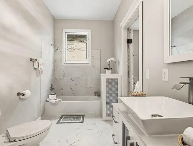 Foto del edificio - 2416 Harriet Ave