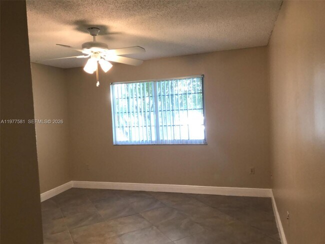 Foto del edificio - 5031 Wiles Rd