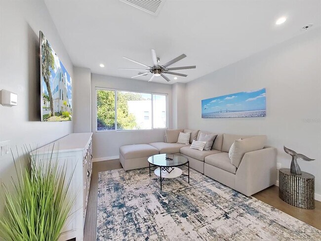 Foto del edificio - 2728 N Ridgewood Ave