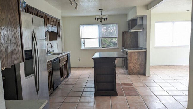 Foto del edificio - 4519 Larchmont Dr NE