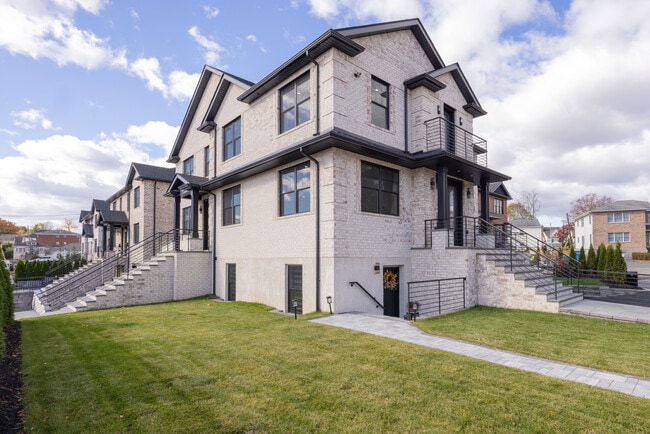 Photo - 1 Victoria Ln House