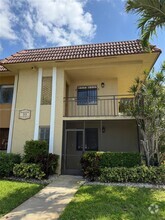 Building Photo - 303 Lakeview Dr