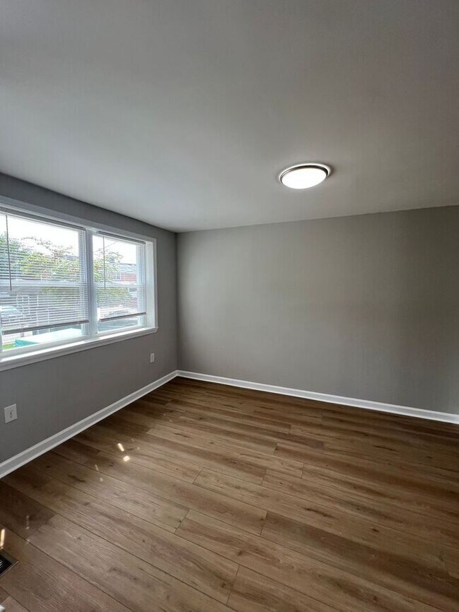 Foto del edificio - 3 Bedroom Townhome with Parking
