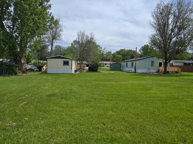Building Photo - 3 bed 2 bath mobile home for rent