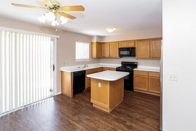 Foto del edificio - 7512 Hickory Hills Dr