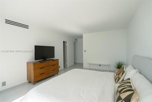 Foto del edificio - 9225 Collins Ave