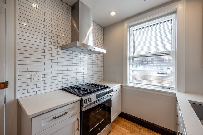 Foto del edificio - 6409 N Talman Ave
