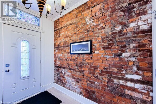 Building Photo - 114 Tisdale St N
