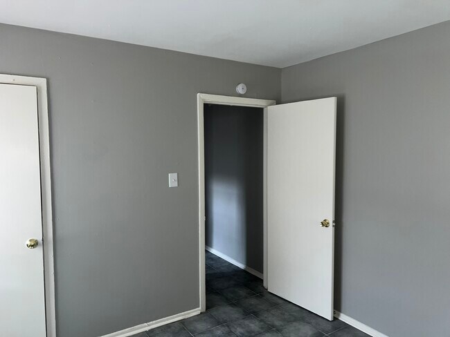 Foto del edificio - 2251 Stovall Ave