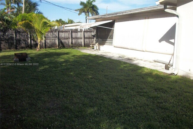 Building Photo - 2945 NW 73rd Ave
