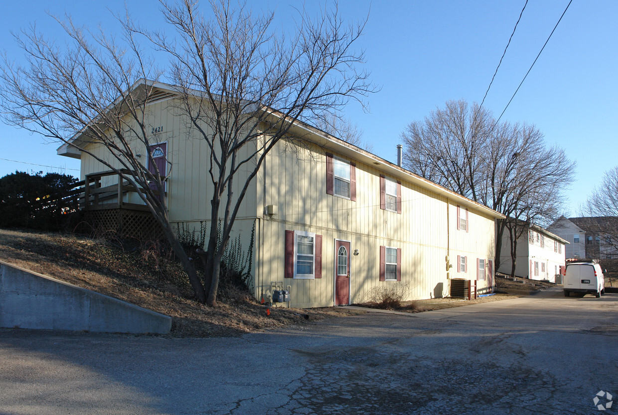 Primary Photo - Cottonwood Apts