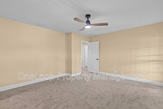 Building Photo - 10120 Paseo Palmas Dr
