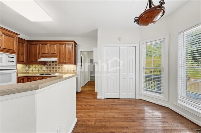 Foto del edificio - 4030 Belle Meade Cir