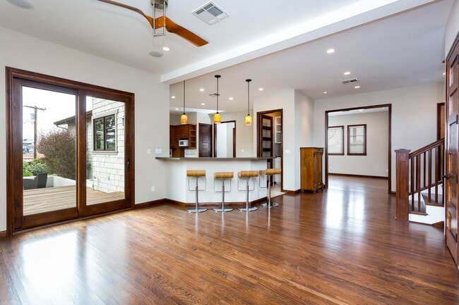 Building Photo - Loma Portal Craftsman with Views