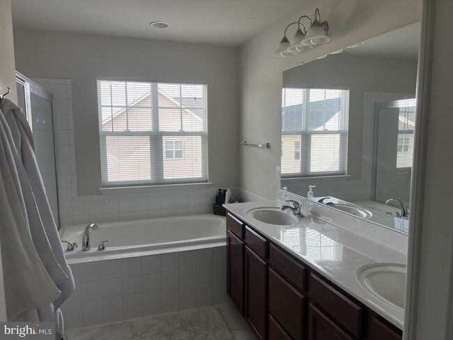 Building Photo - 108 Rotunda Dr