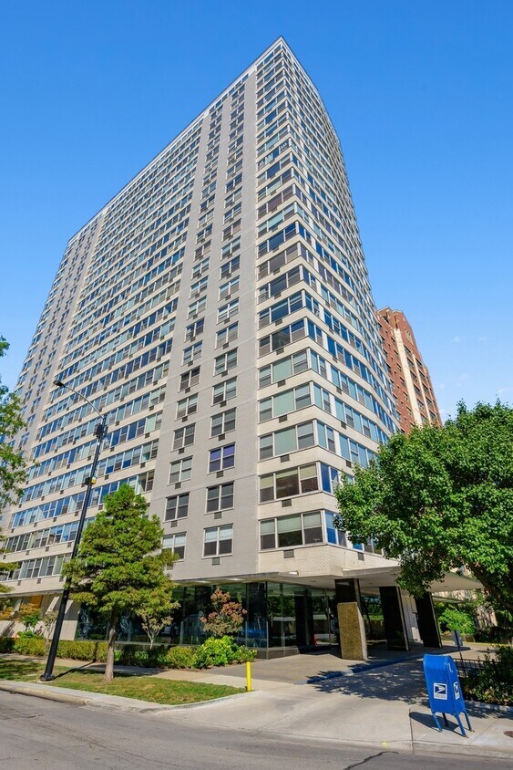 Primary Photo - 3900 N Lake Shore Dr