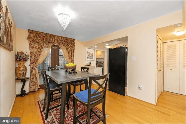 Building Photo - 40 Rittenhouse Dr