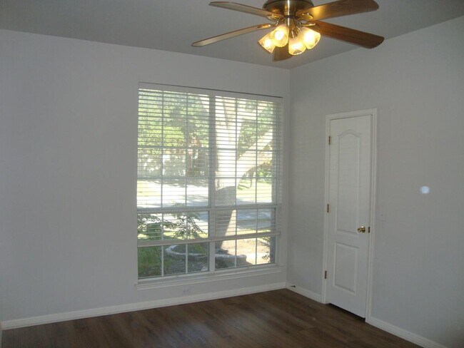 Foto del edificio - 503 Ambrose Dr