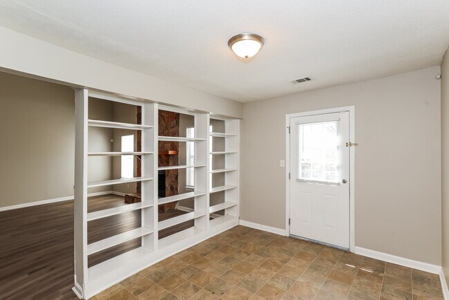 Foto del edificio - 5913 Clate Ct