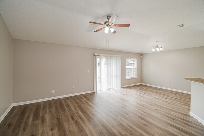 Building Photo - 3290 Silverado Cir