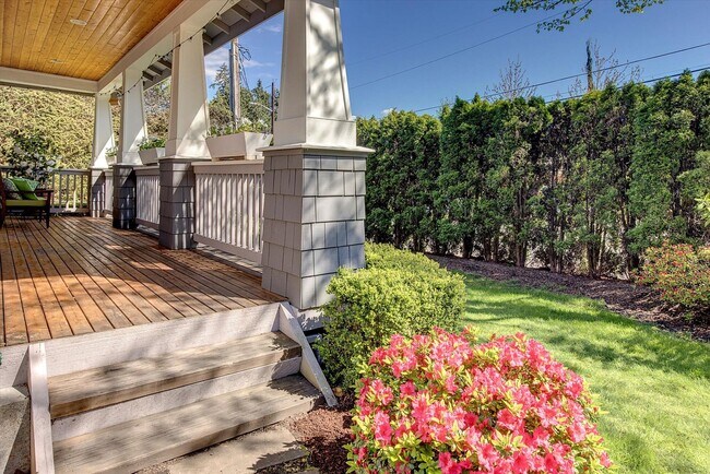 Building Photo - 4Bd/2.5Ba Kirkland Home
