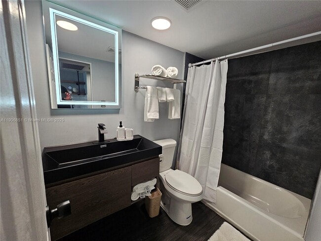 Foto del edificio - 19201 Collins Ave