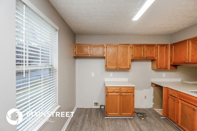 Building Photo - 1817 Cres Hill Dr NW