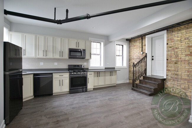 Building Photo - 6105 N Winthrop Ave