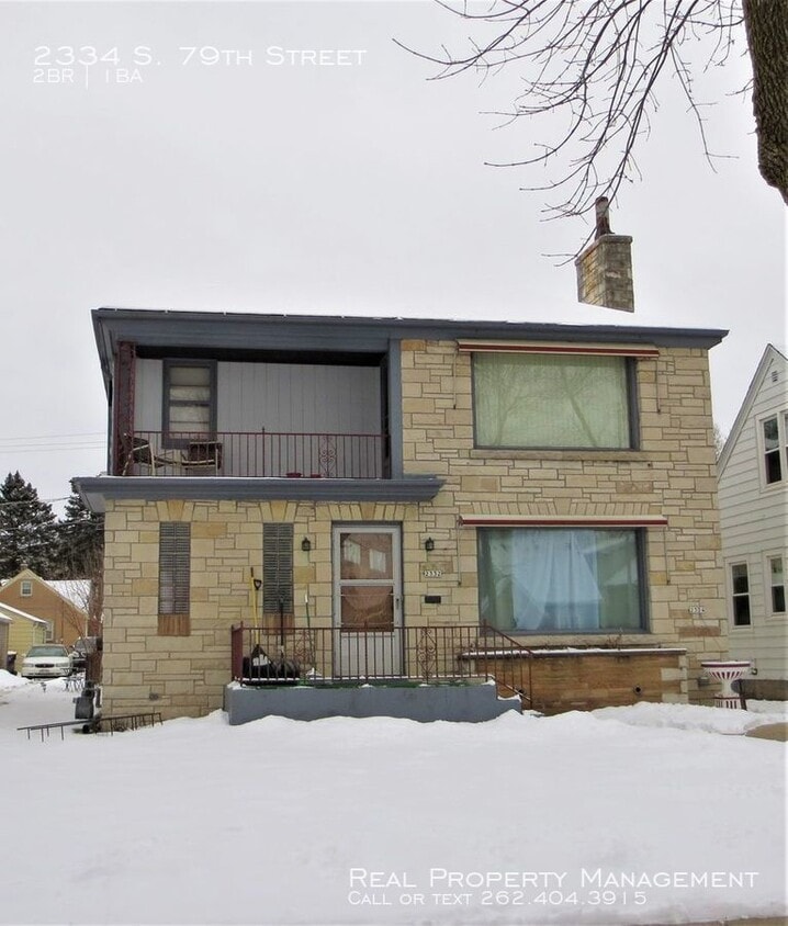 Primary Photo - MTM LEASE ONLY! Upper Duplex !
