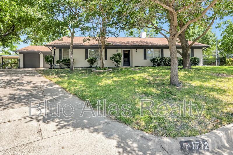 Photo - 1712 Dakar Road West