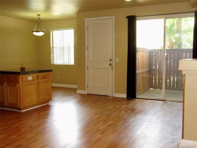Foto del edificio - 7132 Farralone Ave