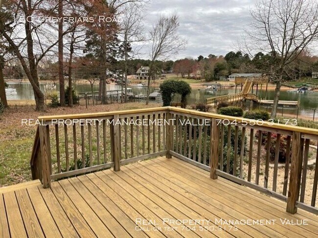 Building Photo - Waterfront Cabin in Mooresville