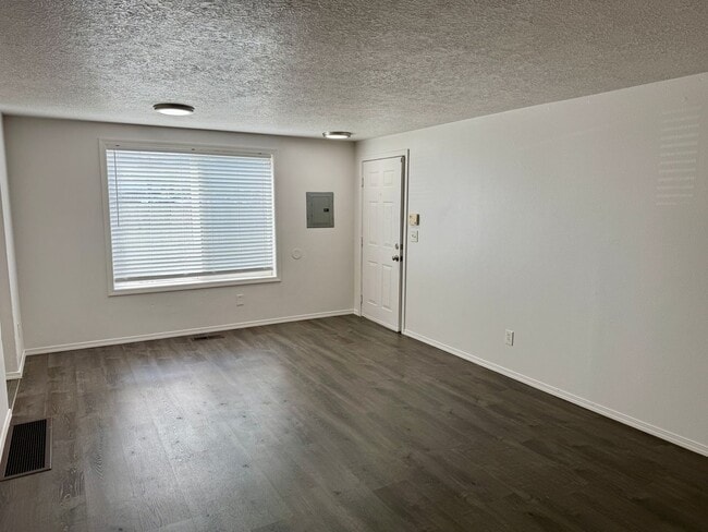 Building Photo - Montavilla 2 bedroom with garage