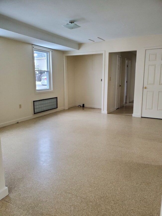 Building Photo - 64 Spring St