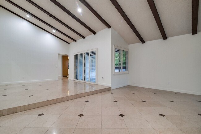 Foto del edificio - 929 Darlene Ct