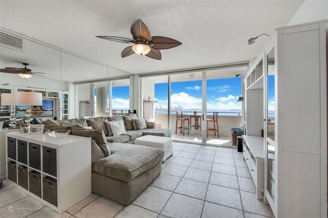 Building Photo - 800 Claughton Island Dr