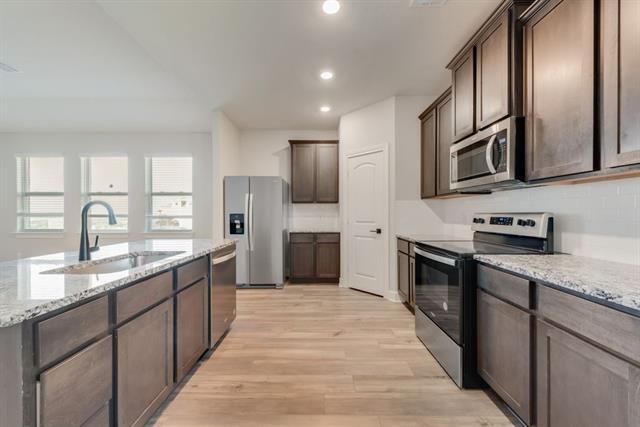 Foto del edificio - 7621 Lumber Jack Ln