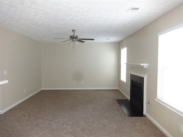 Foto del edificio - 111 Crestbend Ln