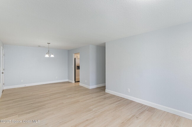 Building Photo - 317 Sun Dial Ct