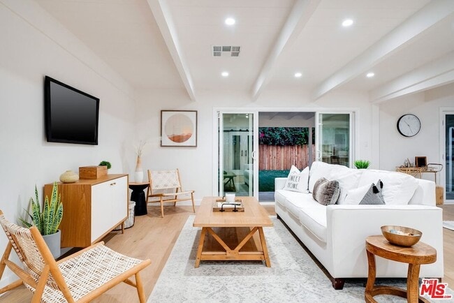 Foto del edificio - 6044 Atoll Ave