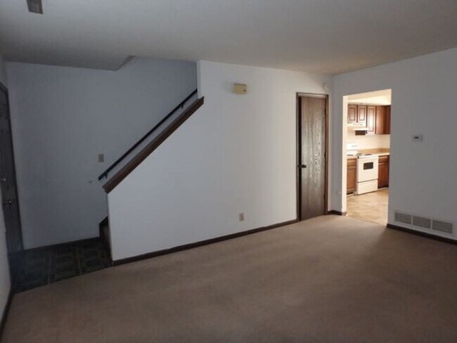 Foto del edificio - Nice 3 Bed 1.5 Bath Duplex SW Columbia!