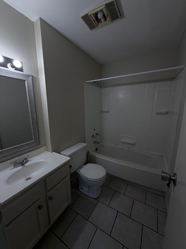 Building Photo - 308 Knollwood/Strasbourg