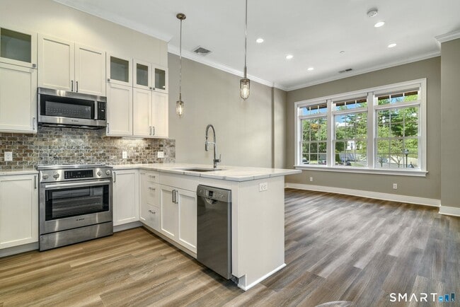 Building Photo - 1077 Boston Post Rd